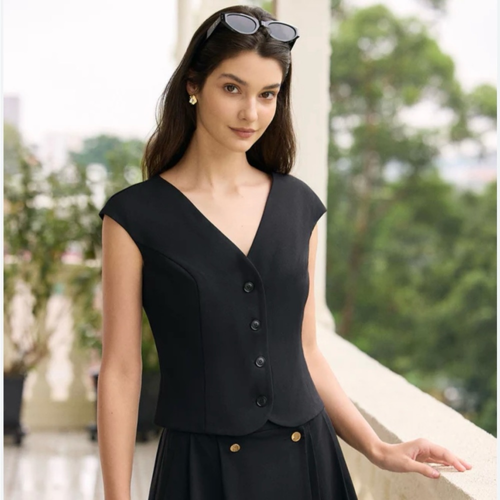 RIHOAS black vest-top in XL.  New with tags.